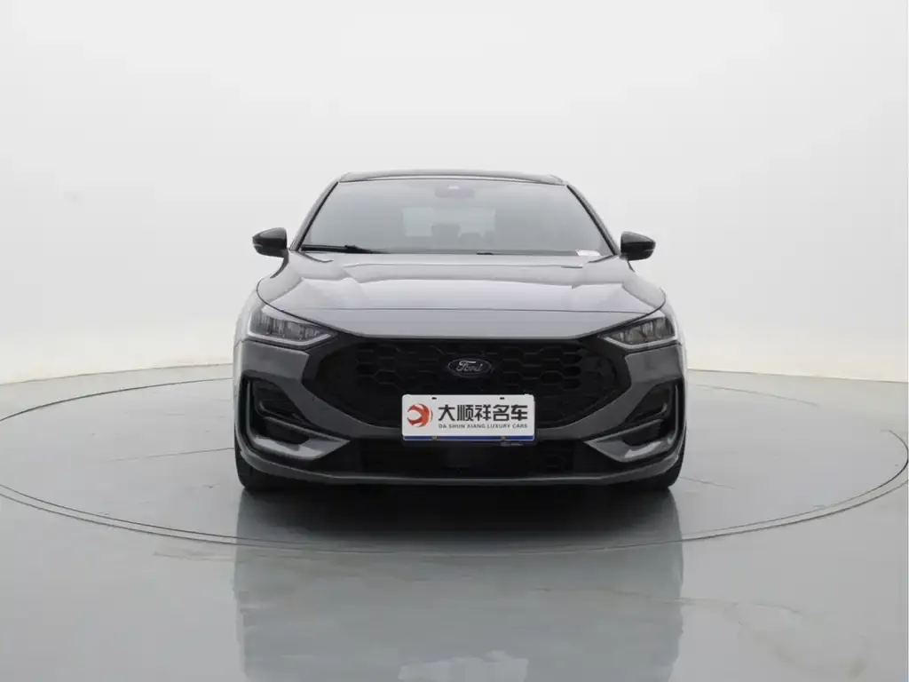 Ford Focus 2023 из CN, фото 2