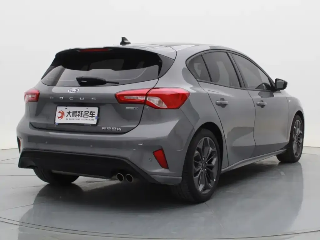 Ford Focus 2023 из CN, фото 4
