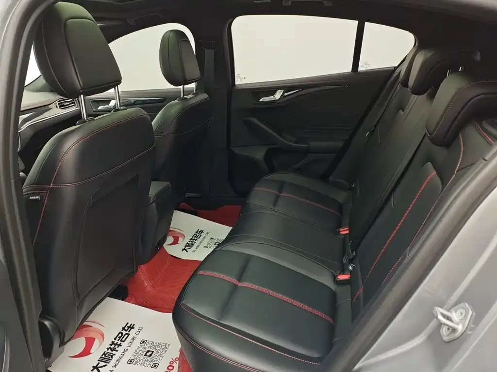 Ford Focus 2023 из CN, фото 7