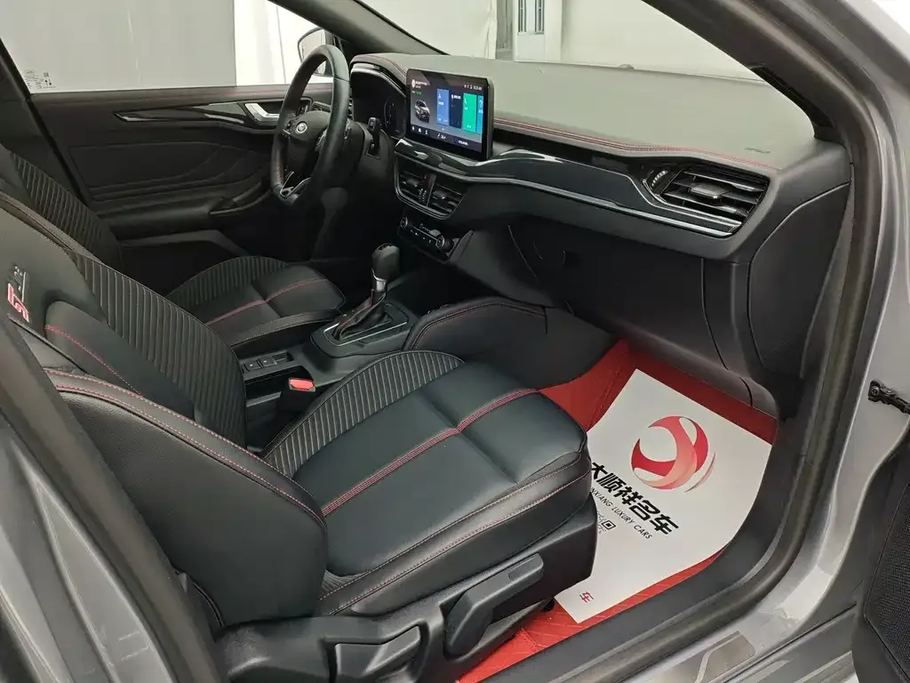 Ford Focus 2023 из CN, фото 8