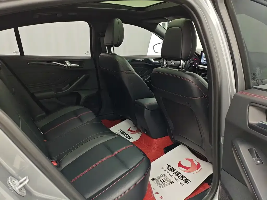 Ford Focus 2023 из CN, фото 9