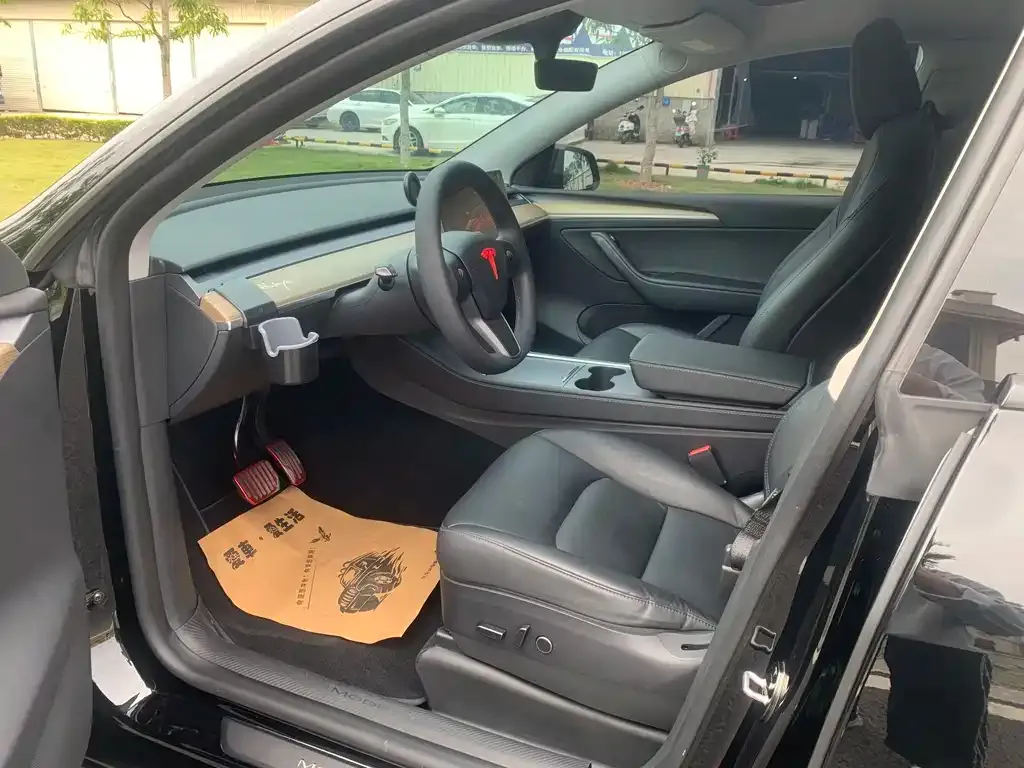 Tesla Model Y — фото 8