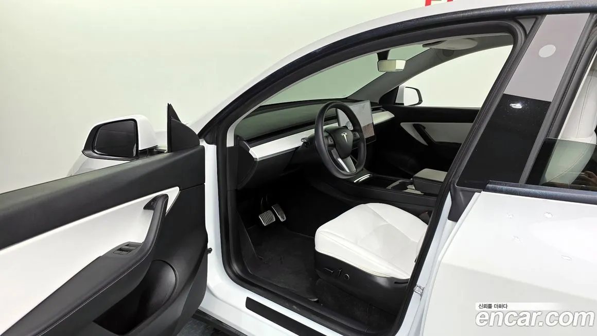 Tesla Model Y — фото 10