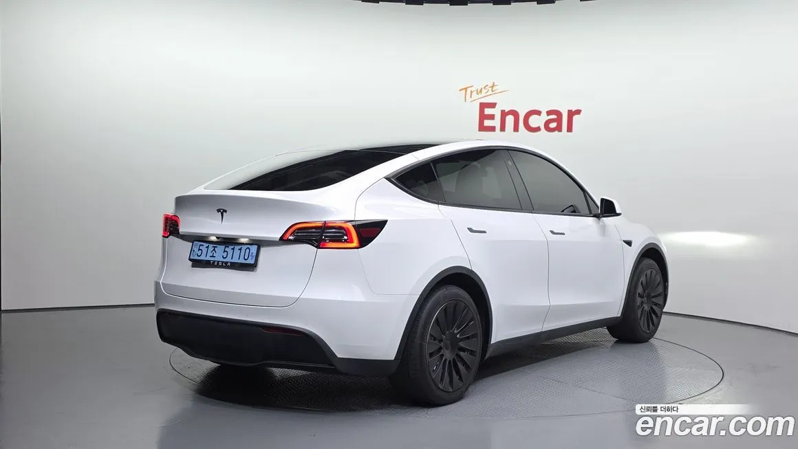 Tesla Model Y — фото 2