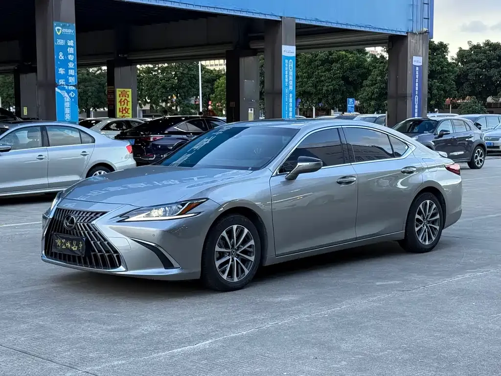 Lexus ES 2023 из CN, фото 2