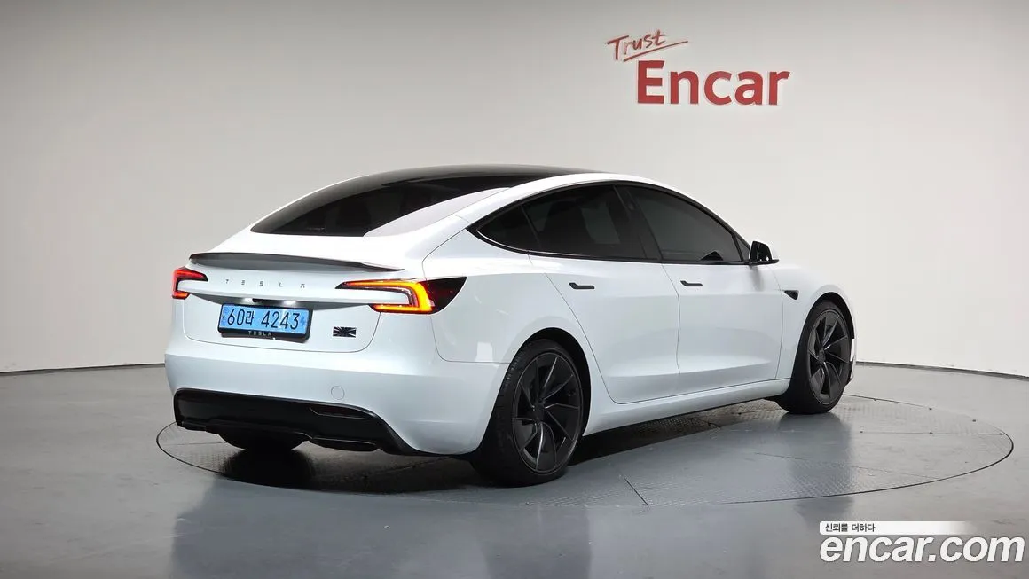 Tesla Model 3 2024 из KR, фото 2