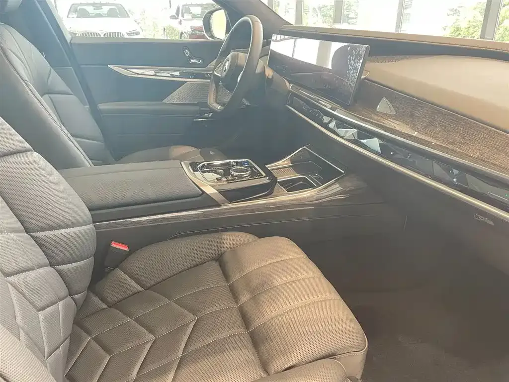 BMW i7 2024 из CN, фото 9