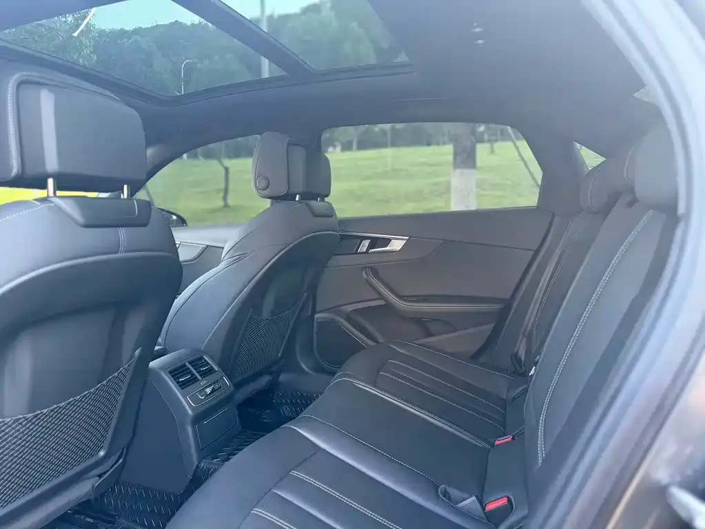 Audi A4L 2024 из CN, фото 9
