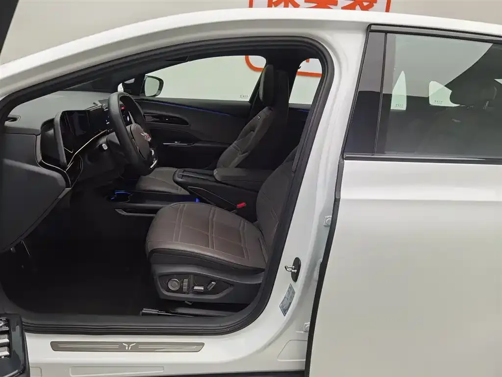 Hongqi EH7 2025 из CN, фото 10