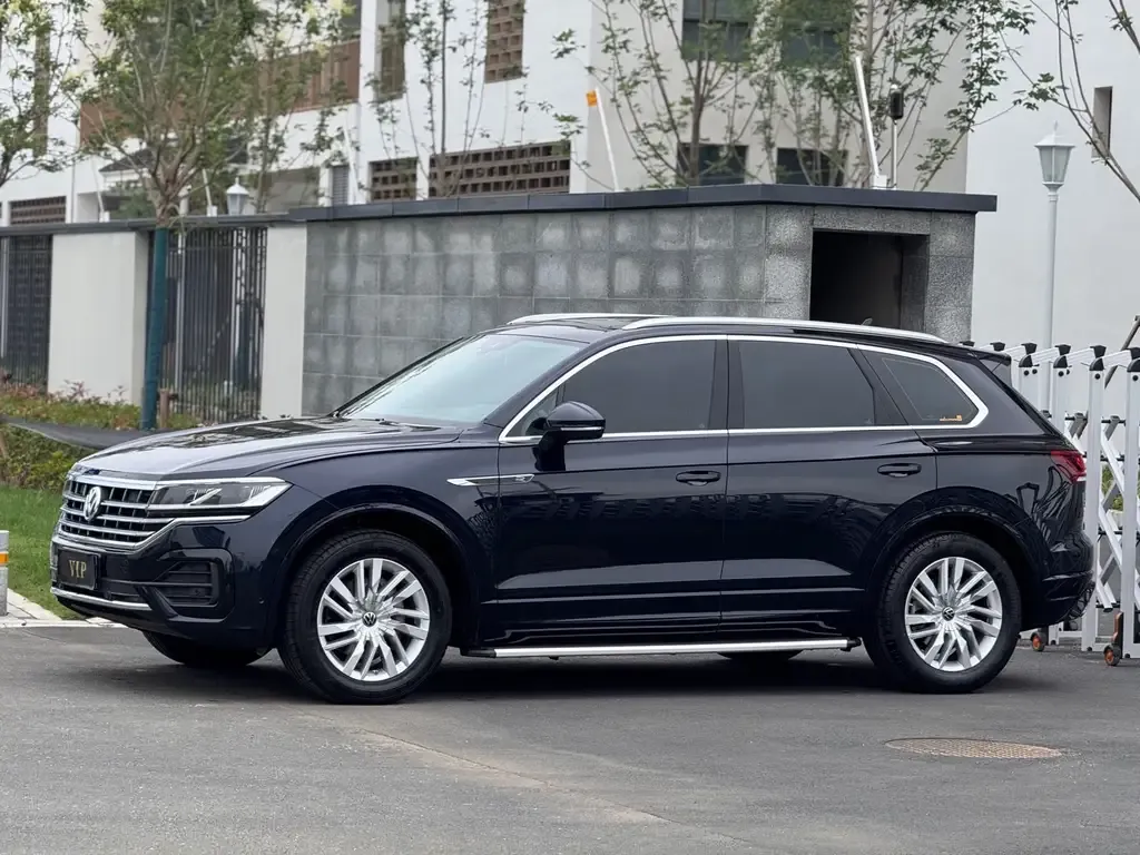 Volkswagen Touareg — фото 10