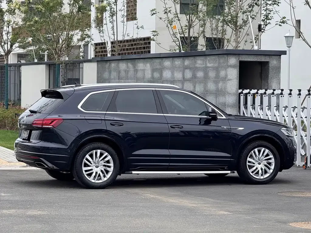 Volkswagen Touareg — фото 8