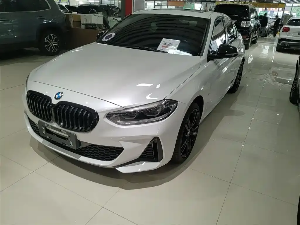 BMW 1 Series 2021 из CN, фото 1