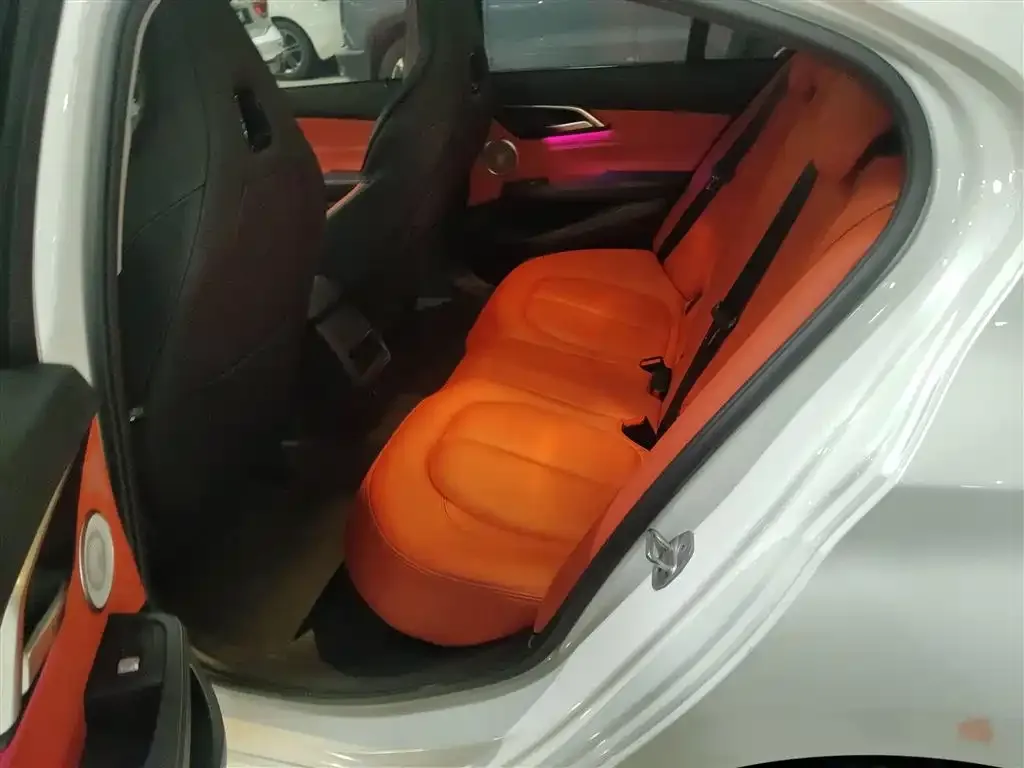 BMW 1 Series 2021 из CN, фото 8