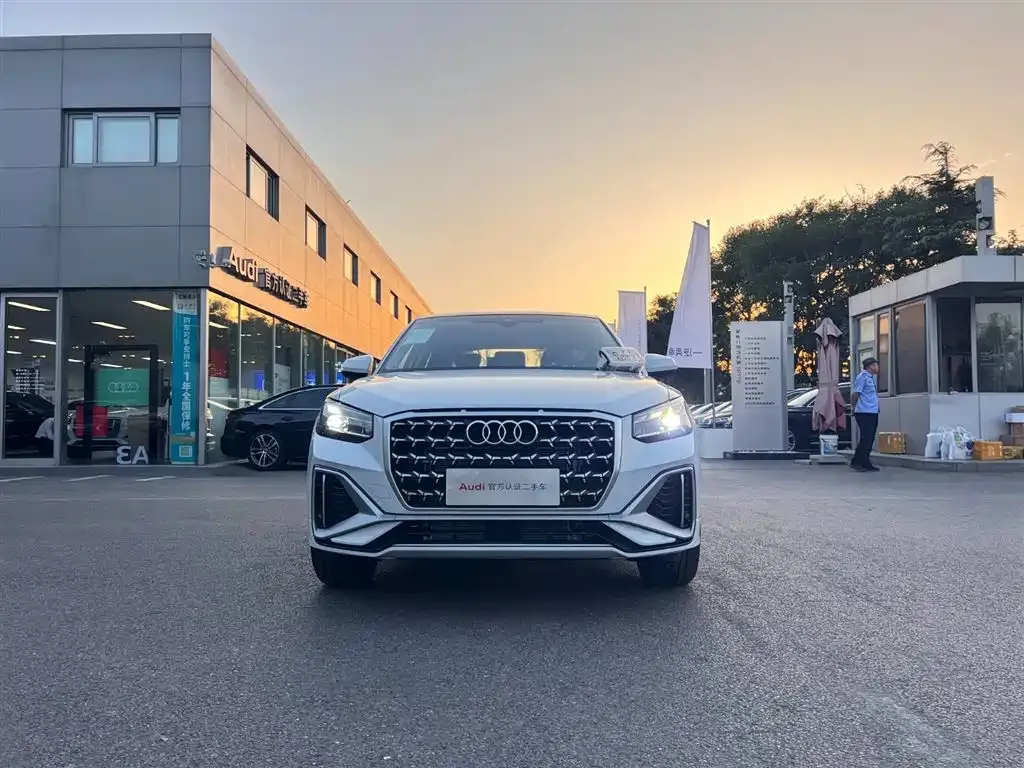 Audi Q2L 2025 из CN, фото 2