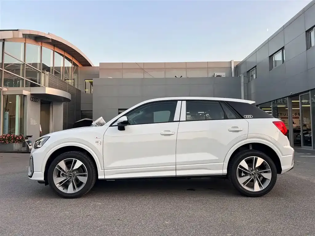 Audi Q2L 2025 из CN, фото 3