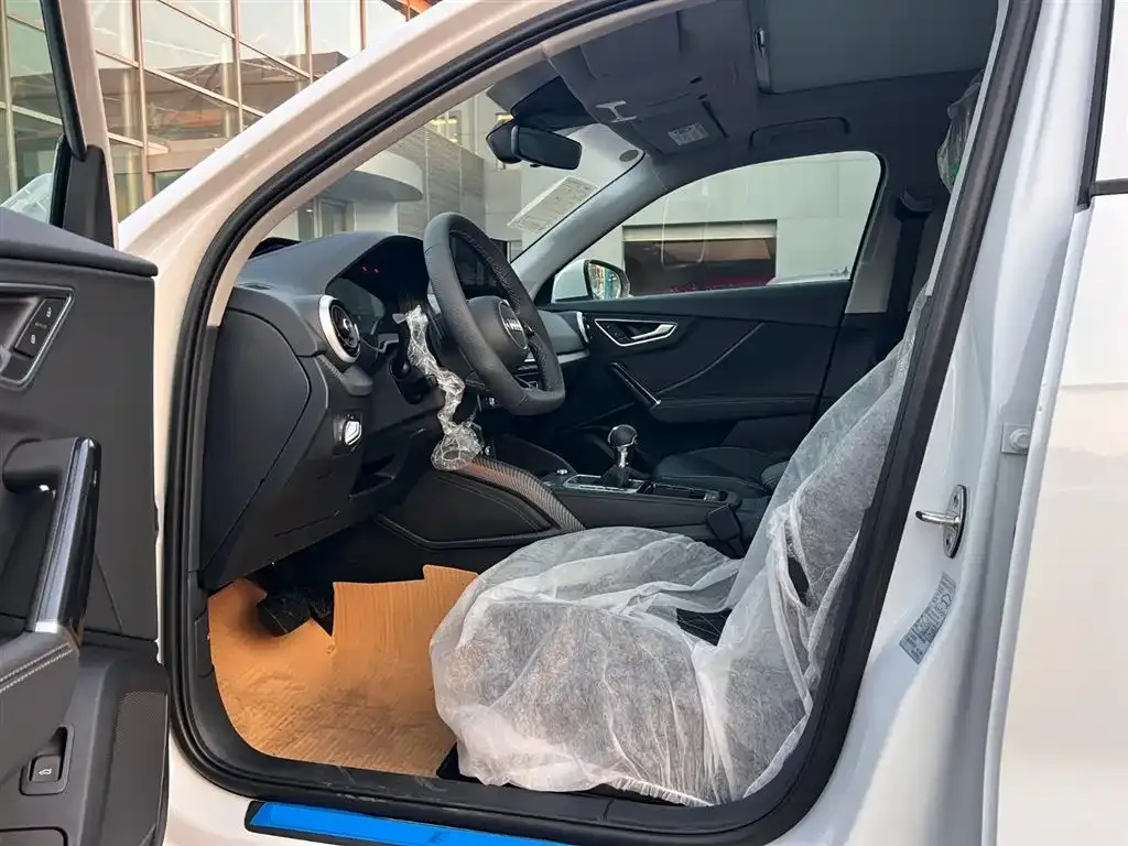 Audi Q2L 2025 из CN, фото 4