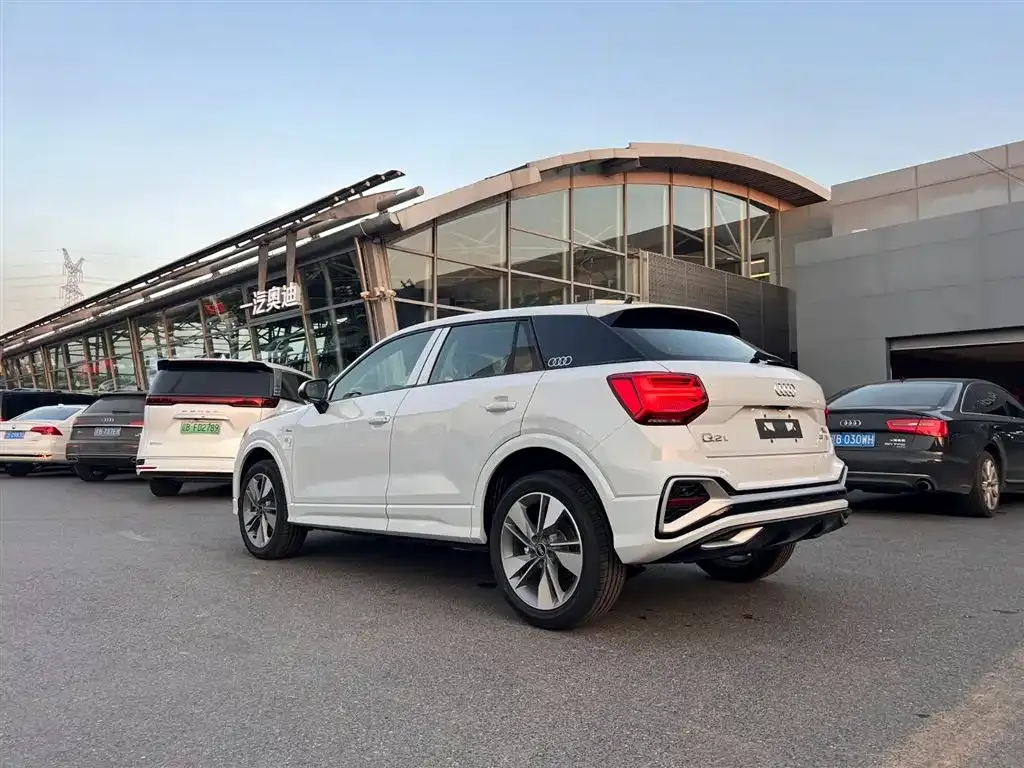 Audi Q2L 2025 из CN, фото 7
