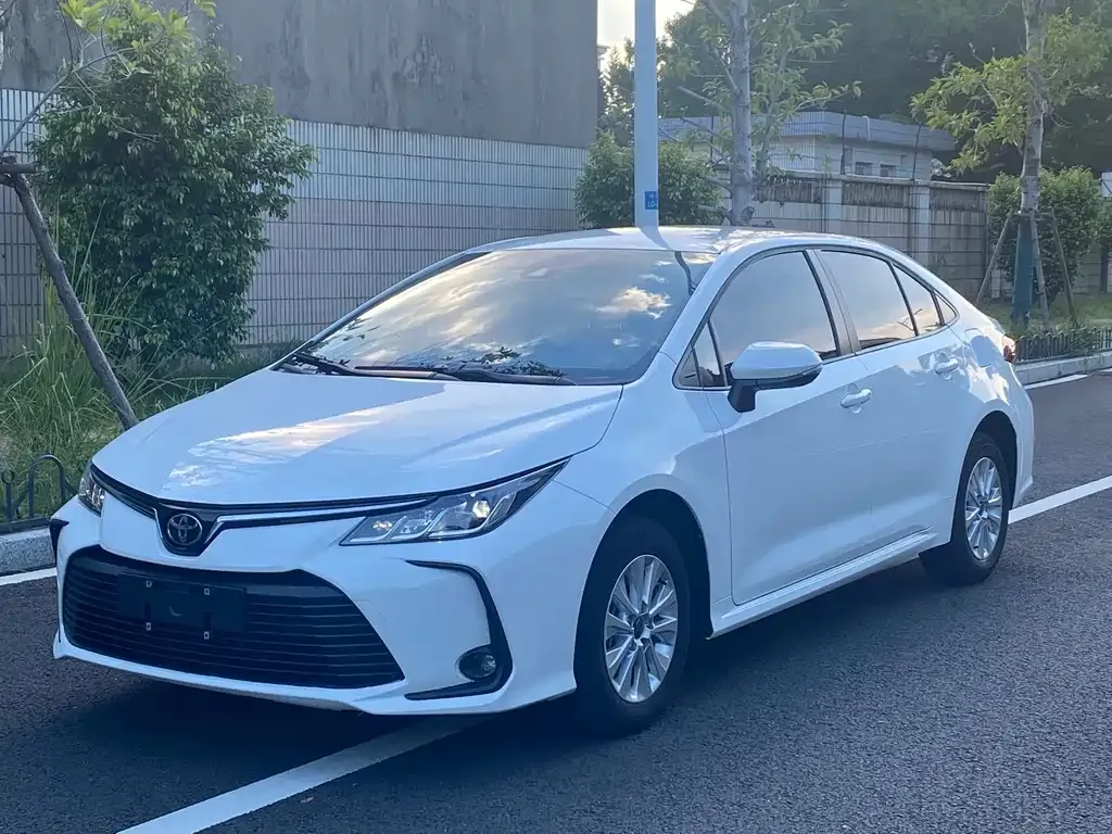 Toyota Corolla 2023 из CN, фото 1