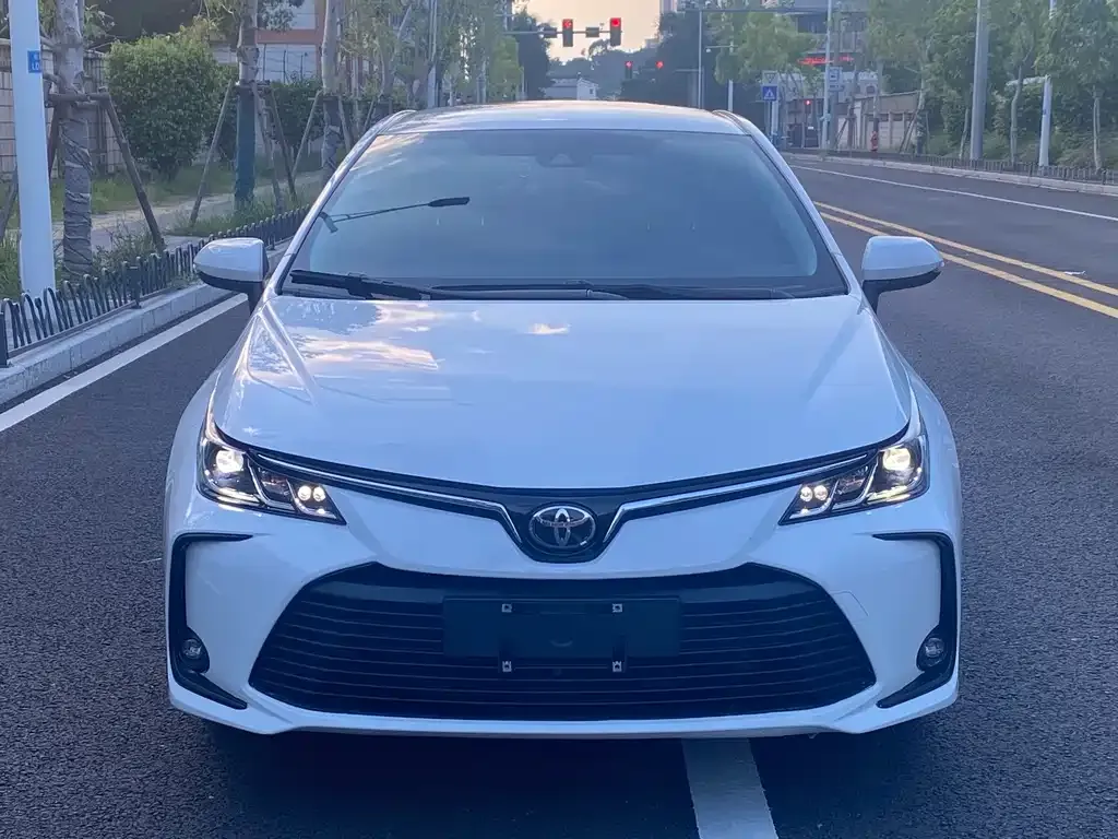 Toyota Corolla 2023 из CN, фото 2