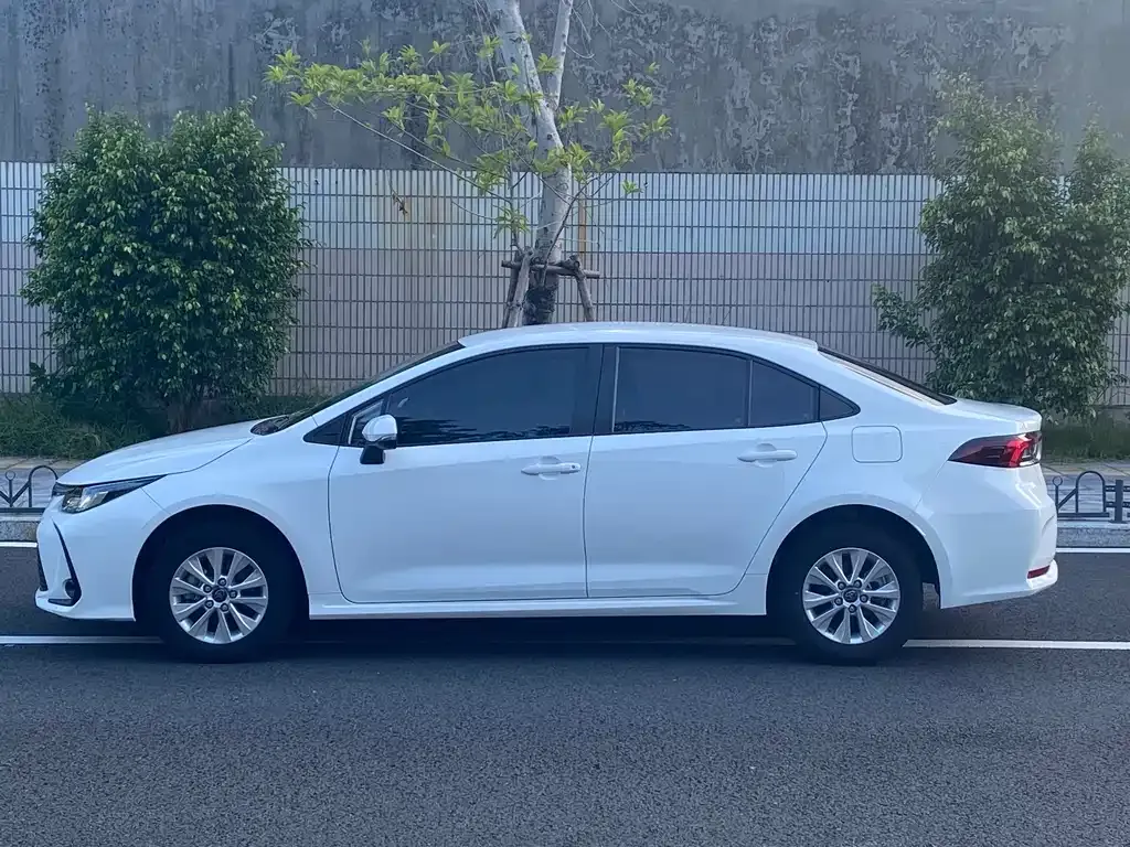 Toyota Corolla 2023 из CN, фото 8