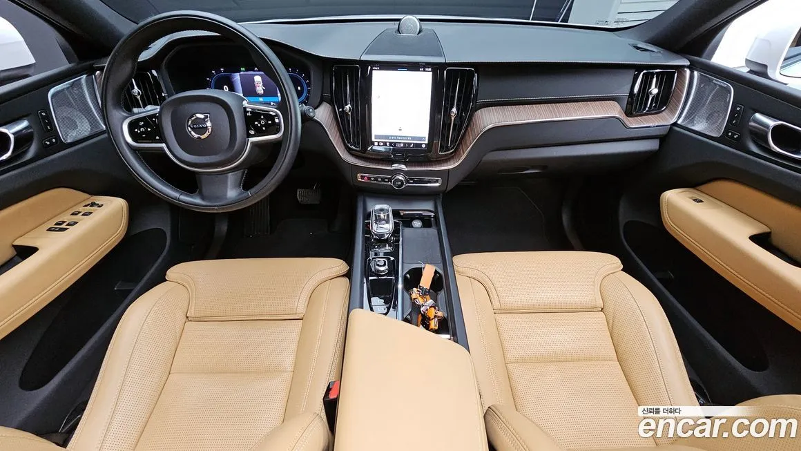 Volvo XC60 — фото 7