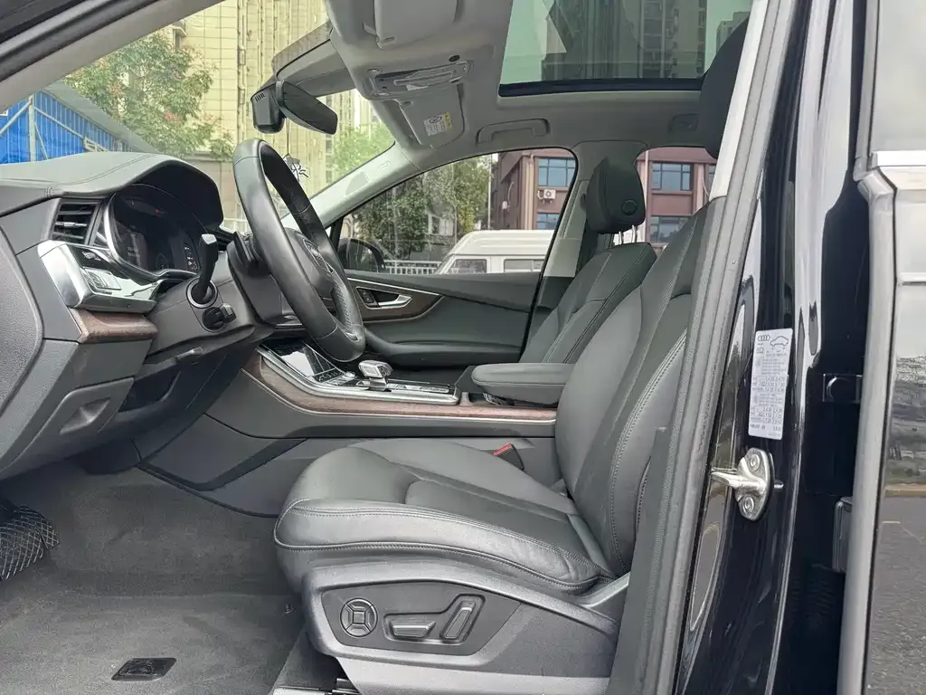 Audi Q7 2021 из CN, фото 10