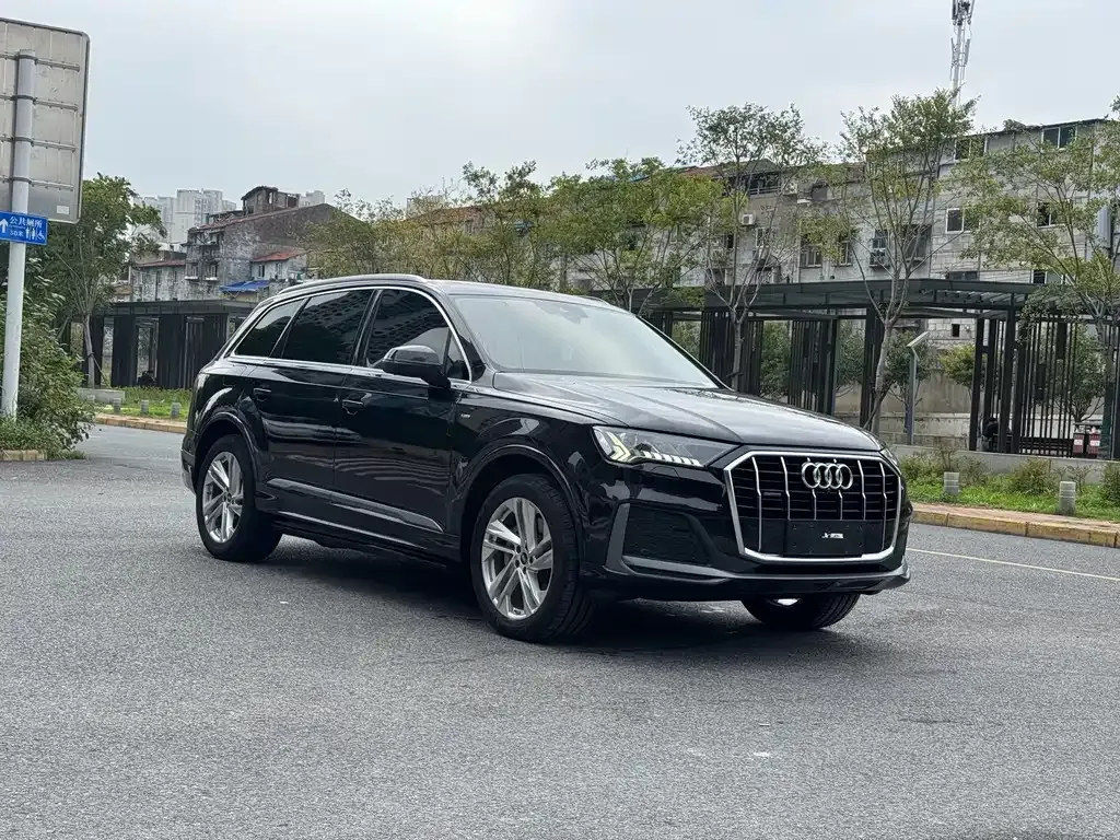 Audi Q7 2021 из CN, фото 3