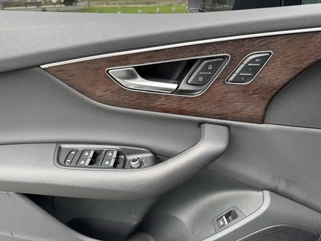 Audi Q7 2021 из CN, фото 8