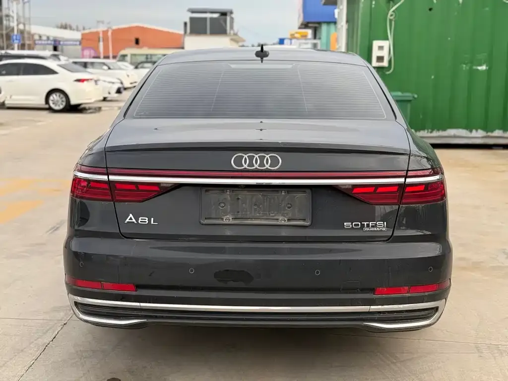 Audi A8 — фото 2