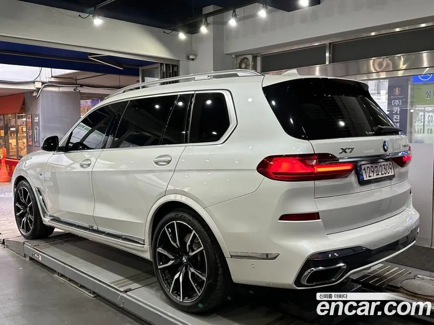 BMW X7 — фото 2