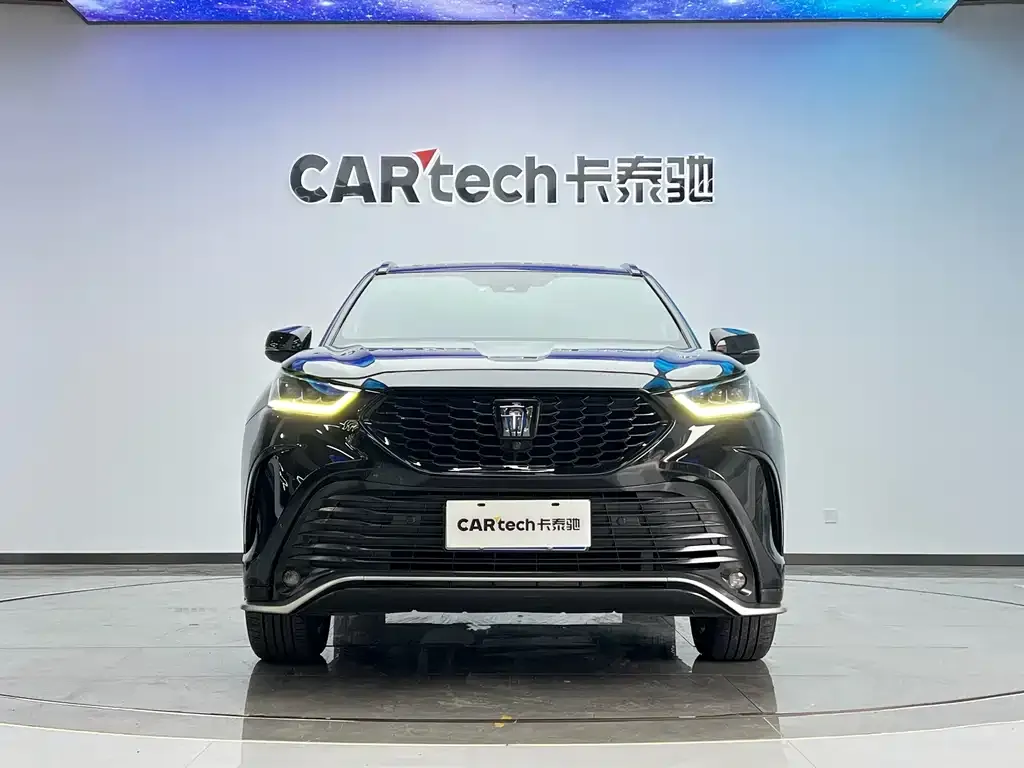Toyota Crown Kluger 2022 из CN, фото 2