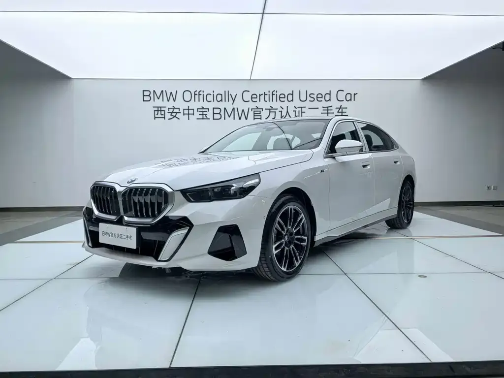 BMW 5 Series 2025 из CN, фото 1