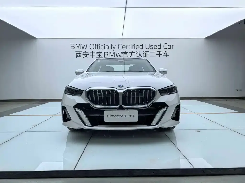 BMW 5 Series 2025 из CN, фото 2