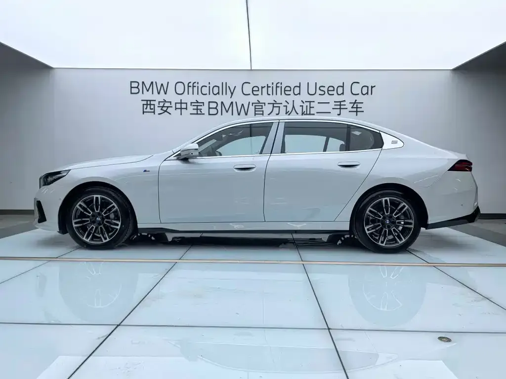 BMW 5 Series 2025 из CN, фото 3