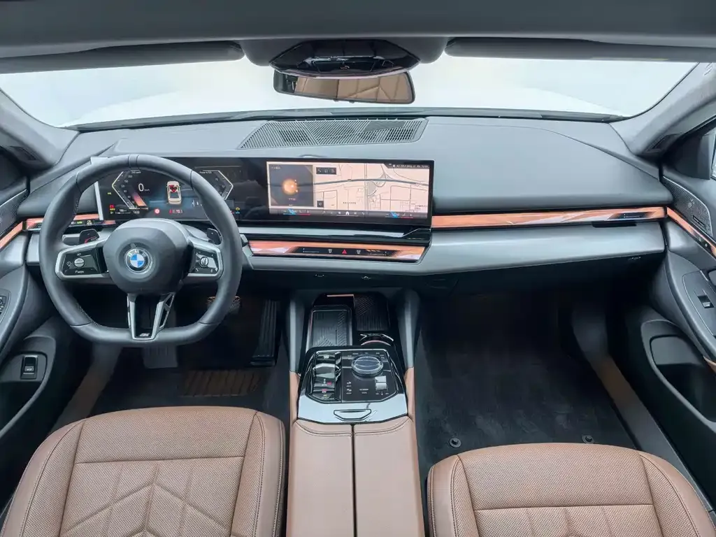 BMW 5 Series 2025 из CN, фото 5