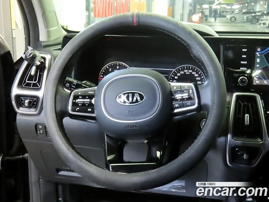 Kia Sorento — фото 8