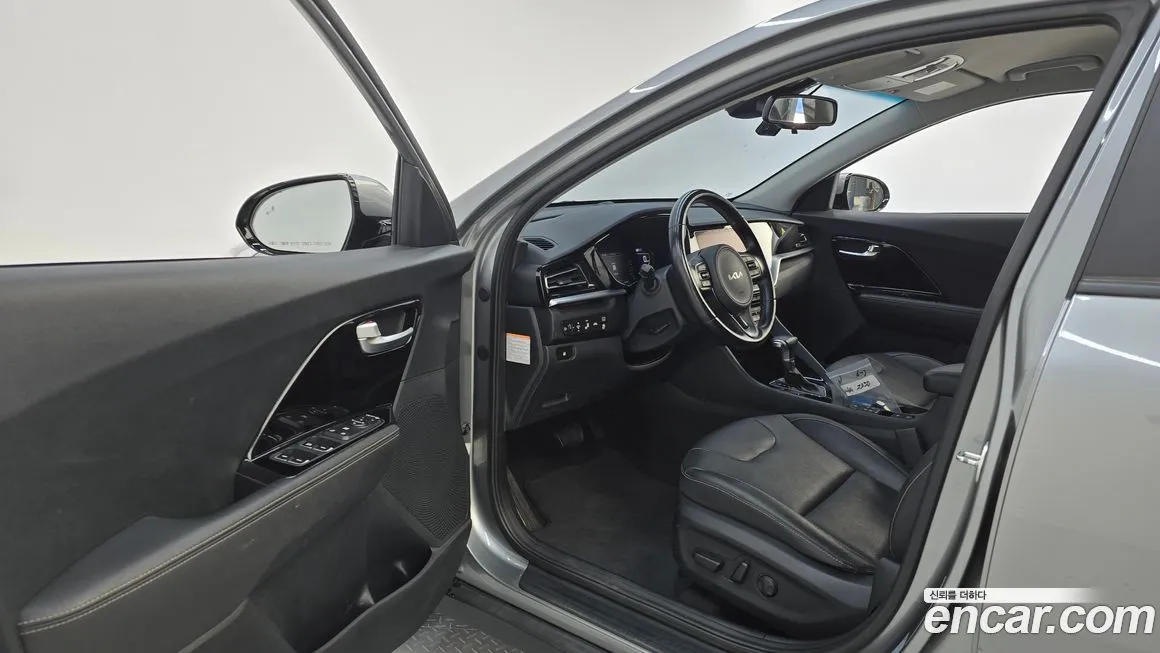 Kia Niro — фото 10