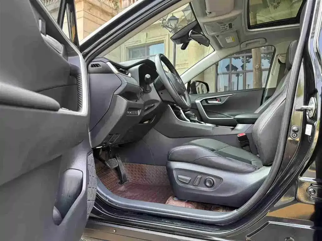 Toyota Wildlander 2023 из CN, фото 7
