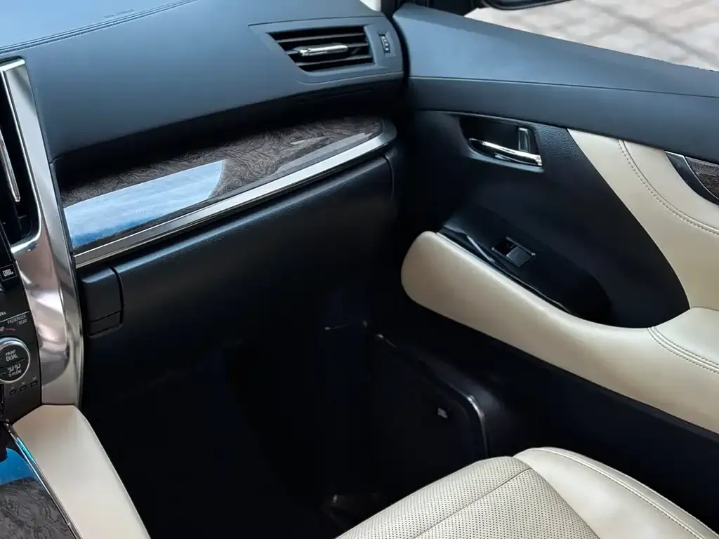 Toyota Vellfire 2022 из CN, фото 9