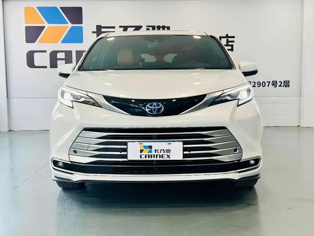 Toyota Sienna 2022 из CN, фото 2