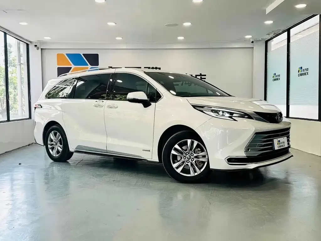 Toyota Sienna 2022 из CN, фото 3