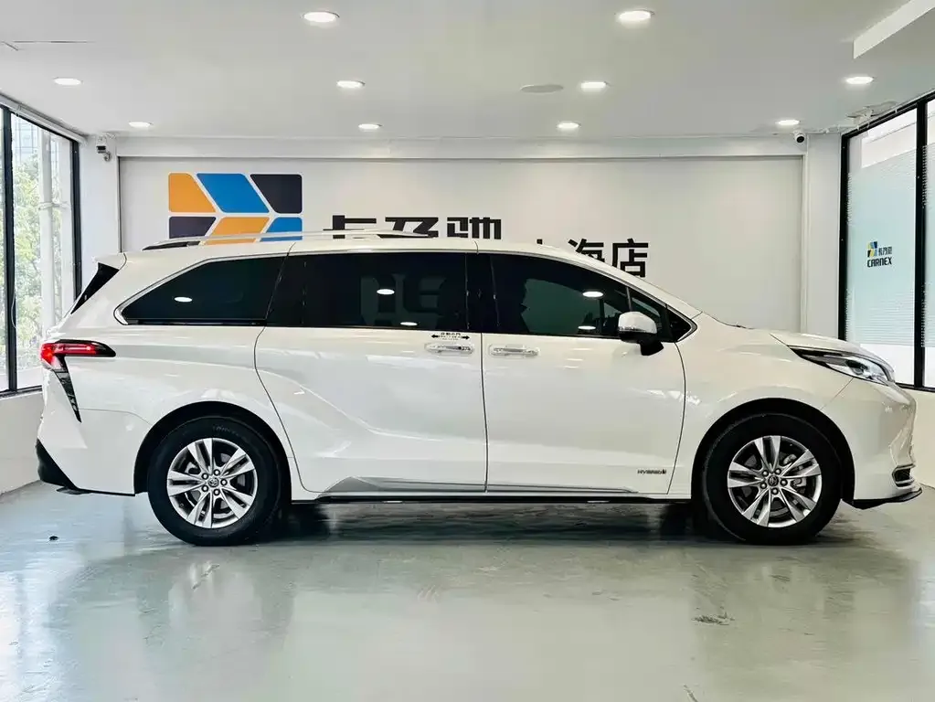 Toyota Sienna 2022 из CN, фото 4