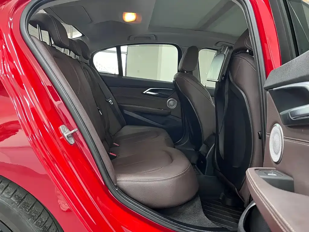BMW 1 Series 2021 из CN, фото 7