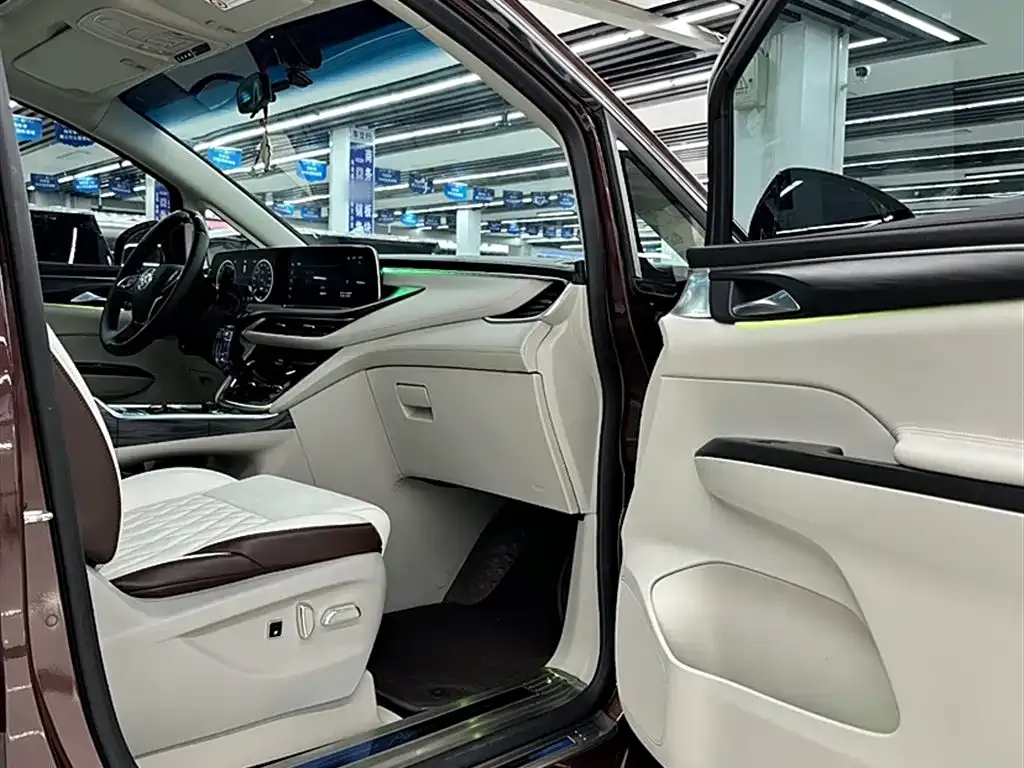 Buick GL8 2022 из CN, фото 2