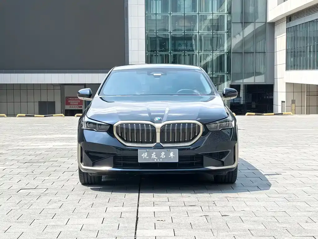 BMW 5 Series 2025 из CN, фото 2