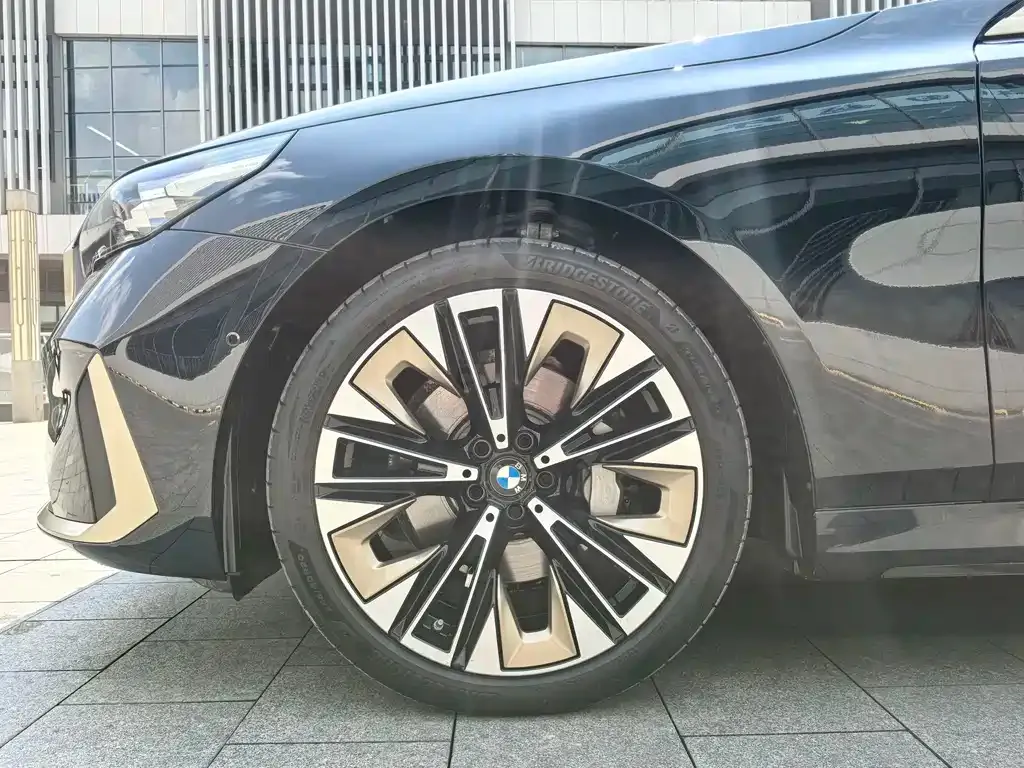 BMW 5 Series 2025 из CN, фото 8