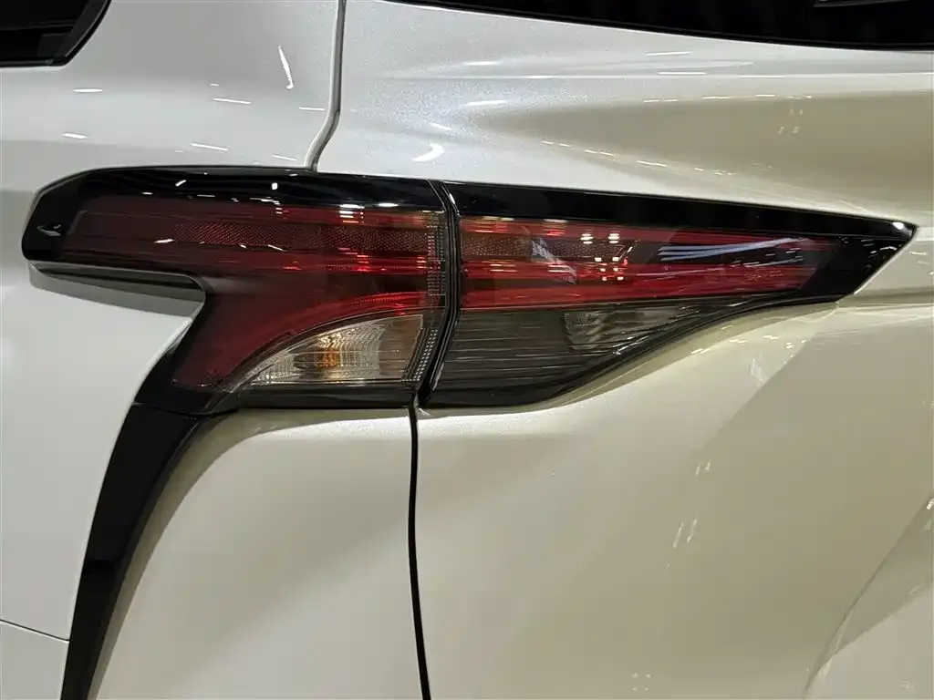 Toyota Sienna — фото 10