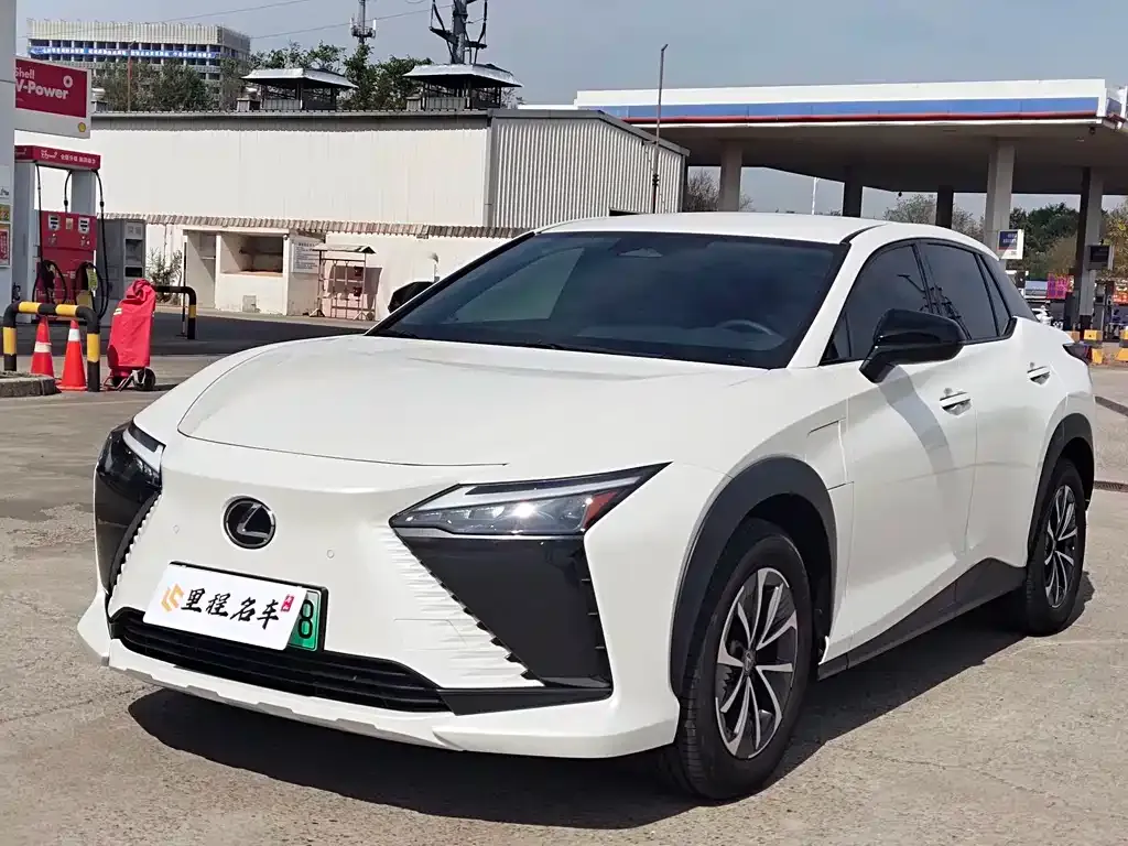 Lexus RZ — фото 1