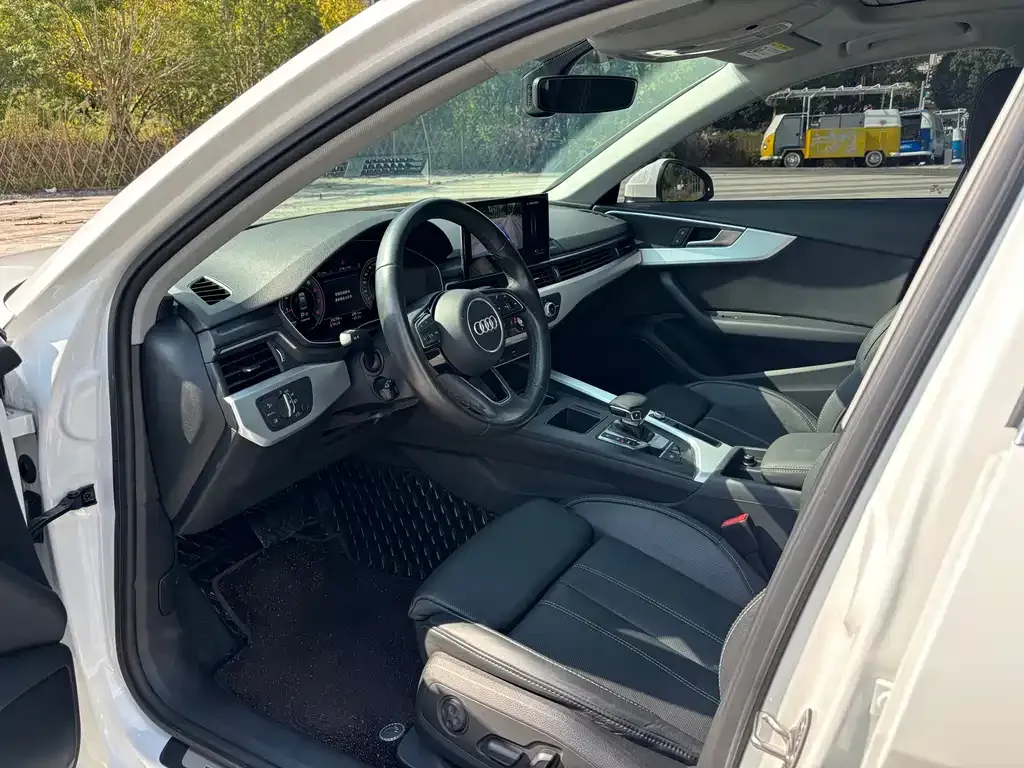 Audi A4L 2022 из CN, фото 4