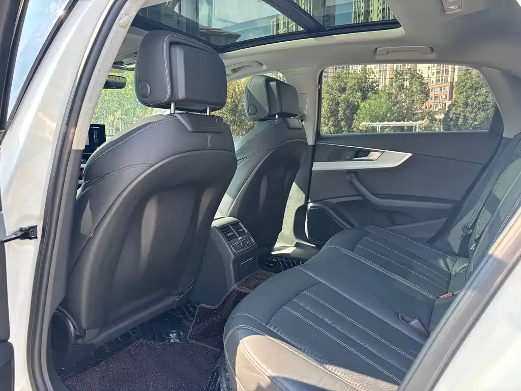 Audi A4L 2022 из CN, фото 6